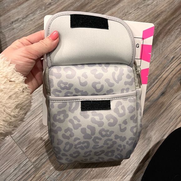 🤩HOST PICK🤩 NWT belt bag / Fanny pack - Picture 4 of 7